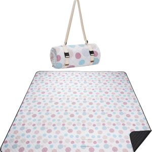 Lightweight, portable picnic blanket