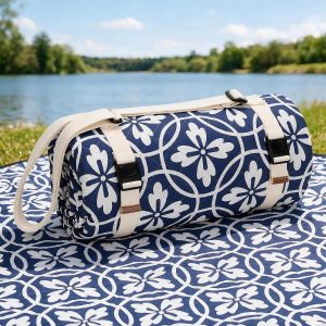 Short-pile outdoor blanket