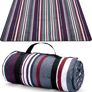 Portable polyester beach mat