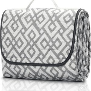 Checkered picnic mat