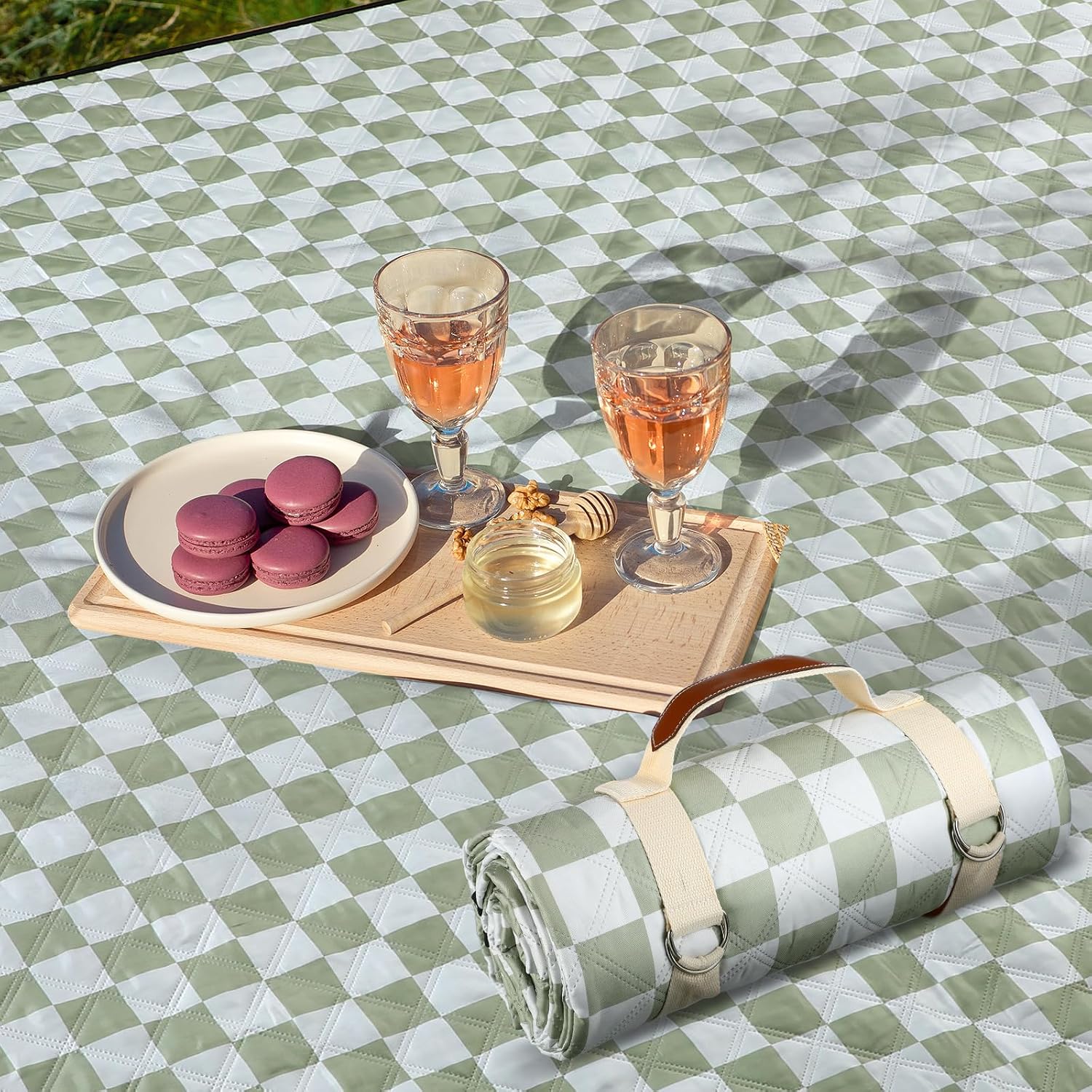 Plaid-patterned fleece-surface picnic mat - Image 2
