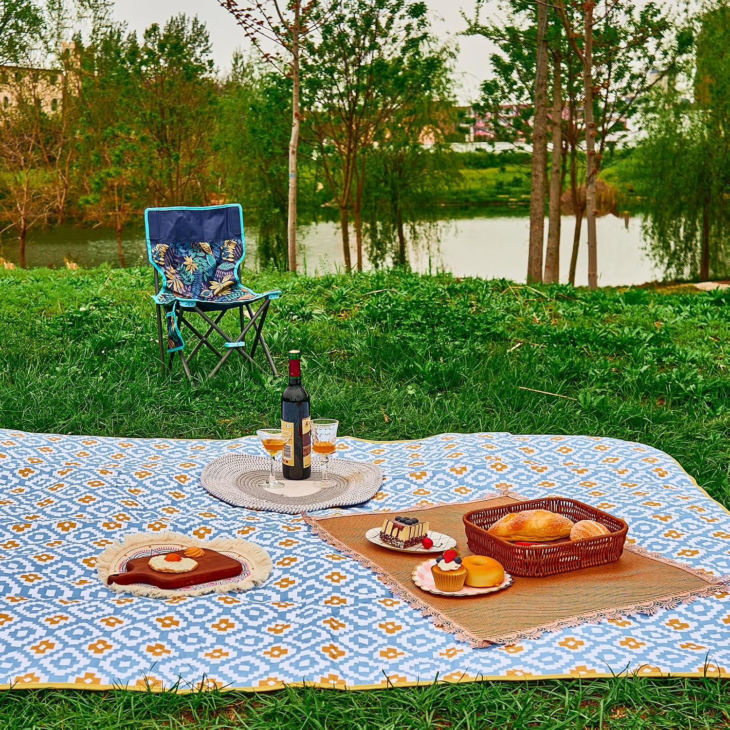 Fine-textured beach/picnic mat - Image 2